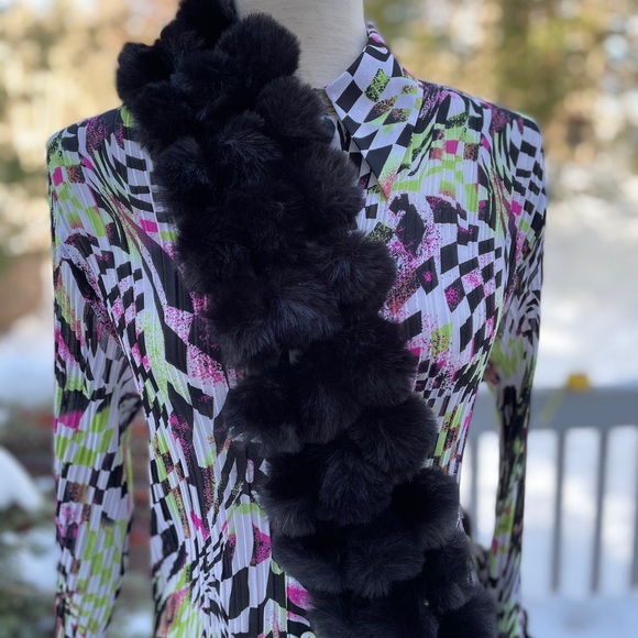 GORGEOUS Faux Fur Infinity Scarf - Picture 3 of 9
